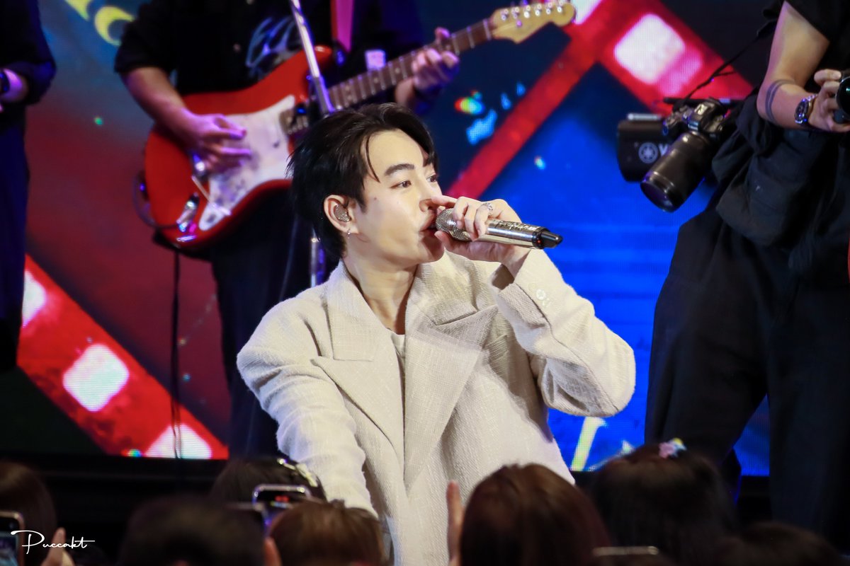 pucca_kt's tweet photo. ไม่ว่าอยู่ชั้นไหน เฮียก็มองเห็นเสมอ
PECK x NIGHT BIRD ALBUM   
#เป๊กผลิตโชค
#PeckPaLitChoke
#ผลิตมาเพื่อนุชFanSignEvent https://t.co/KkvPPDg59O