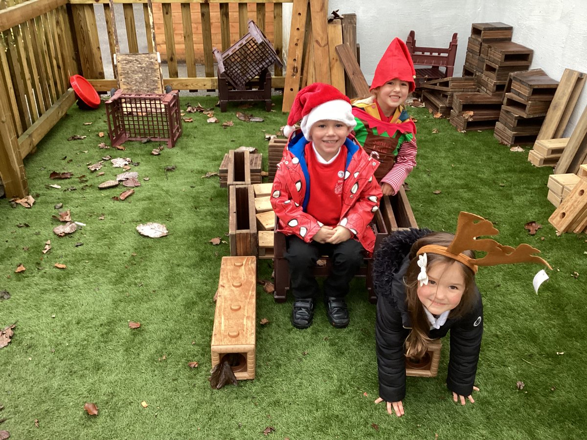 delabole_school's tweet photo. Santa's sleigh arrived during Busy Learning today to spread the festive cheer in Class 1. https://t.co/KkSUJ8rWqV