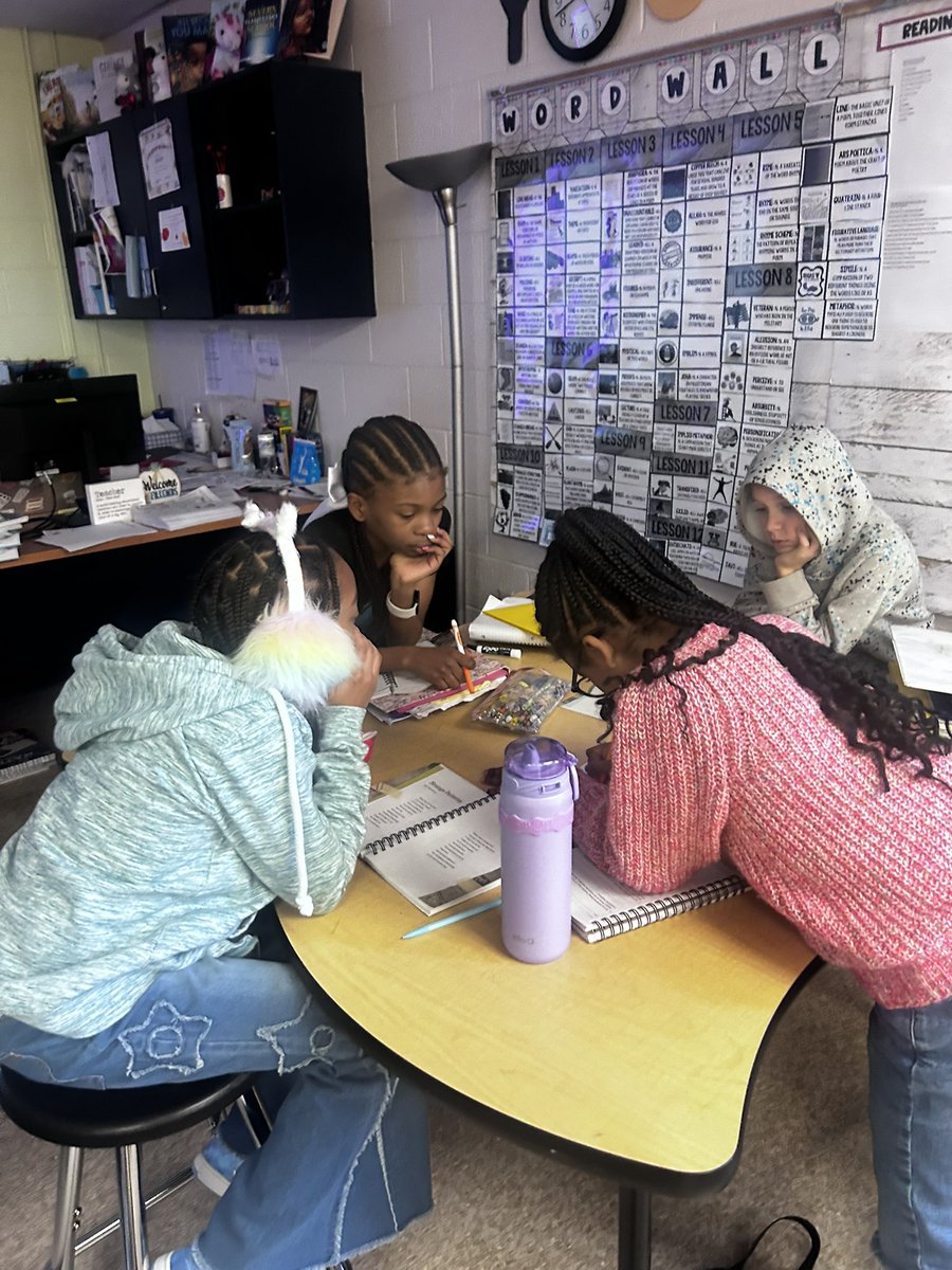 SevernESAACPS's tweet photo. Looking for “strange patterns” during our integrated skills block. #CKLA https://t.co/MMOTrgACdI