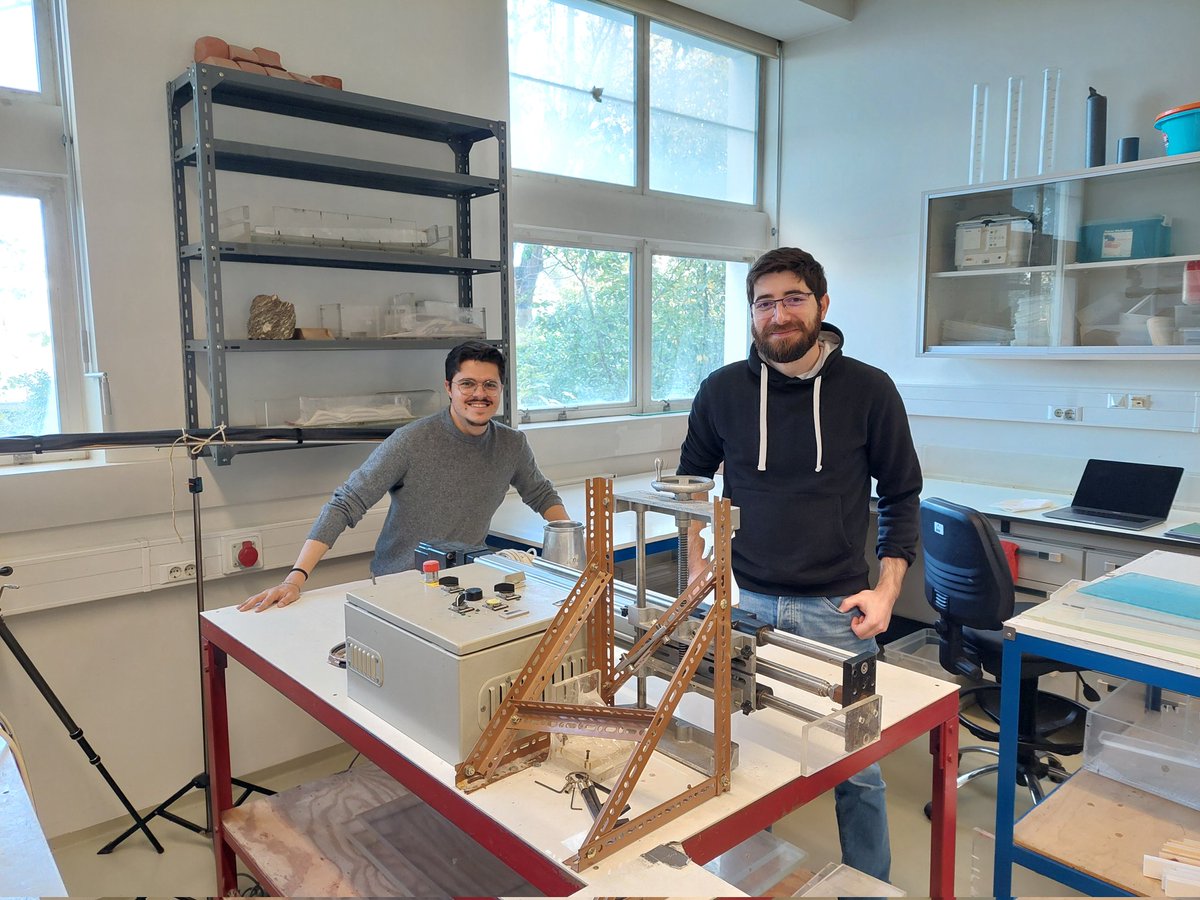 JoaoCDuarte's tweet photo. Preparing the motors to do some cool strike-slip experiments over the next weeks at the IDL - Instituto Dom Luiz analogue modelling lab.
With Afonso Gomes and Miguel João.
#geology #analoguemodelling #experimentaltectonics #tectonics https://t.co/iDyXD7QPVK