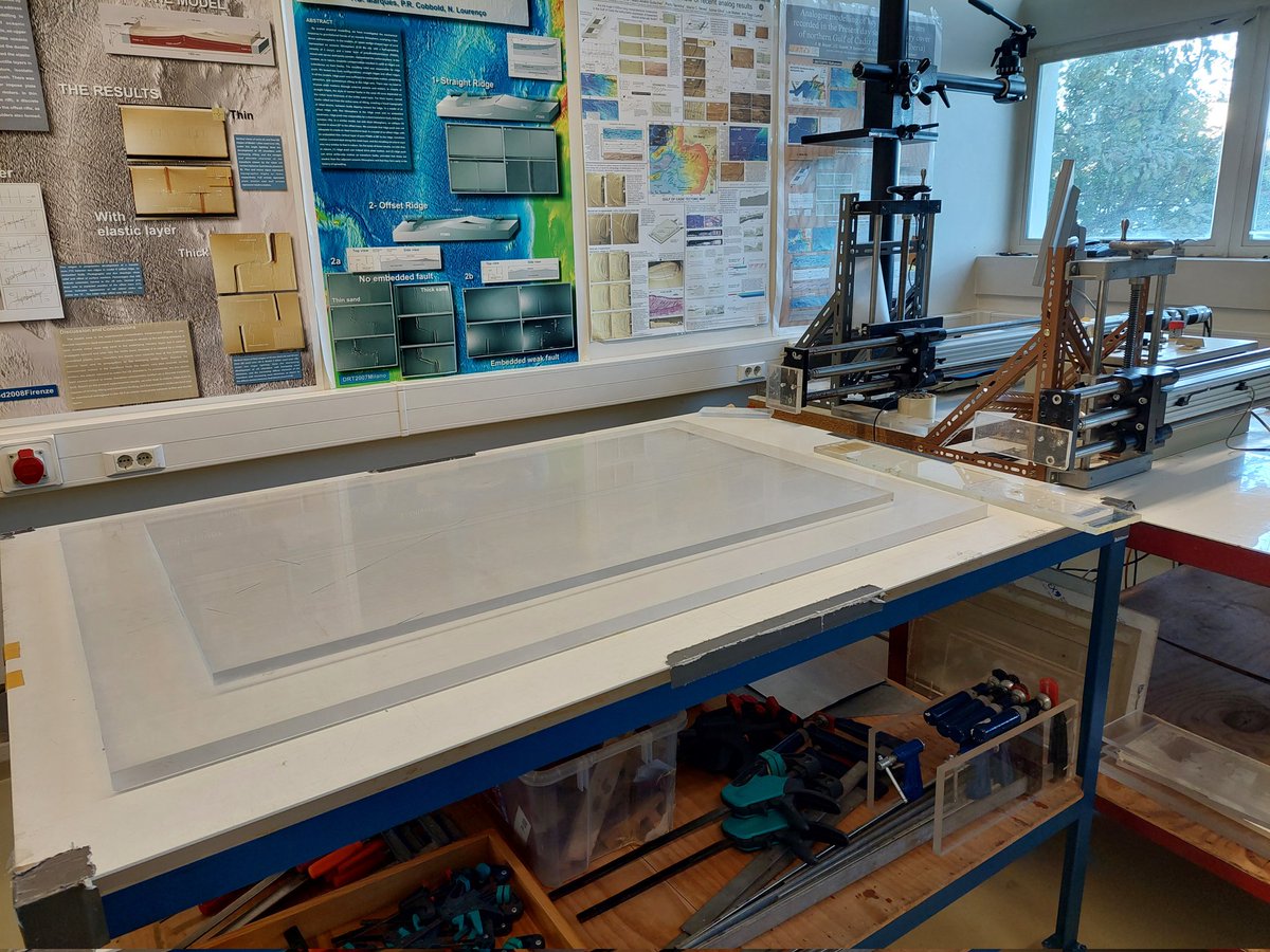JoaoCDuarte's tweet photo. Preparing the motors to do some cool strike-slip experiments over the next weeks at the IDL - Instituto Dom Luiz analogue modelling lab.
With Afonso Gomes and Miguel João.
#geology #analoguemodelling #experimentaltectonics #tectonics https://t.co/iDyXD7QPVK