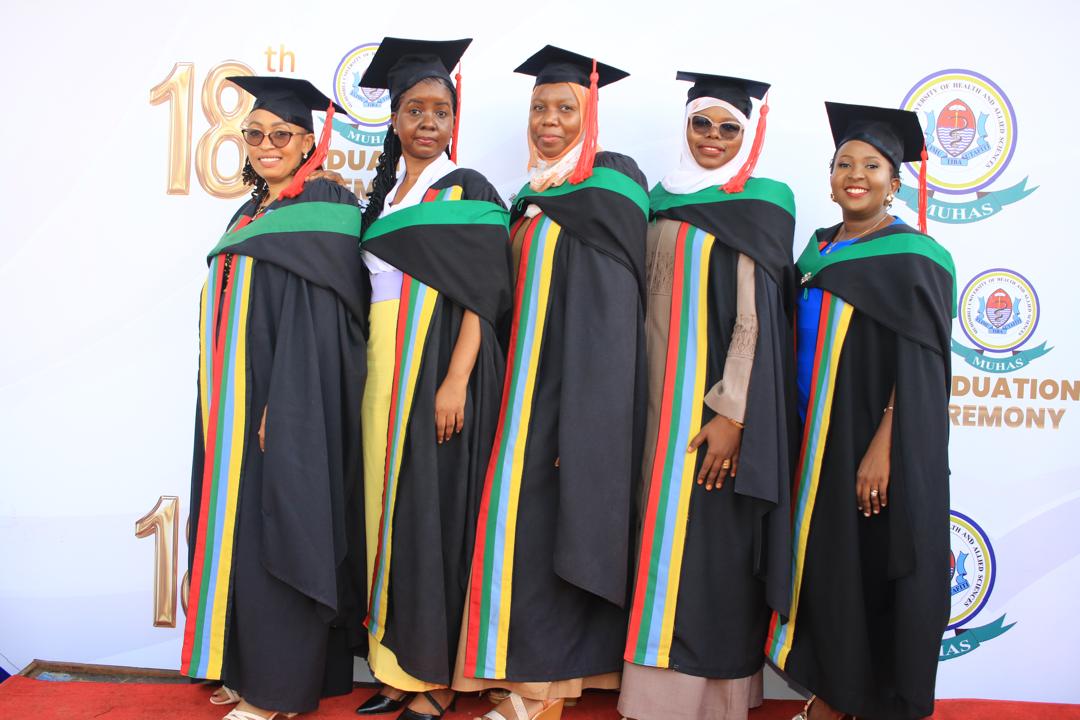 Hongereni Sana!! Madaktari *Bingwa Bobezi* wa Radiologia (Super specialists) wahitimu wapya <a href="/muhimbiliuniver/">Muhimbili University</a> #Tanzania

Kutoka kushoto: Dkt. Safina Zahir &amp; Hilda Makungu (Radiologia ya Ubongo na Mishipa ya Fahamu), Hasna Nuhu (Radiologia Tiba), Mwajuma Jumbe &amp; Irene Mhalu