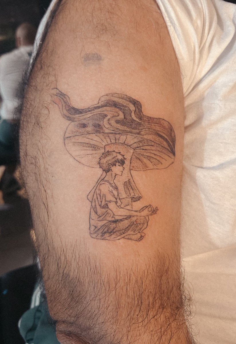_stylliz_'s tweet photo. Under the mushroom tattoo.. 
#animetattoo #tattooart #artist #tattooanime #dinamicink #finelinetattoo https://t.co/OxjAA3dX8G