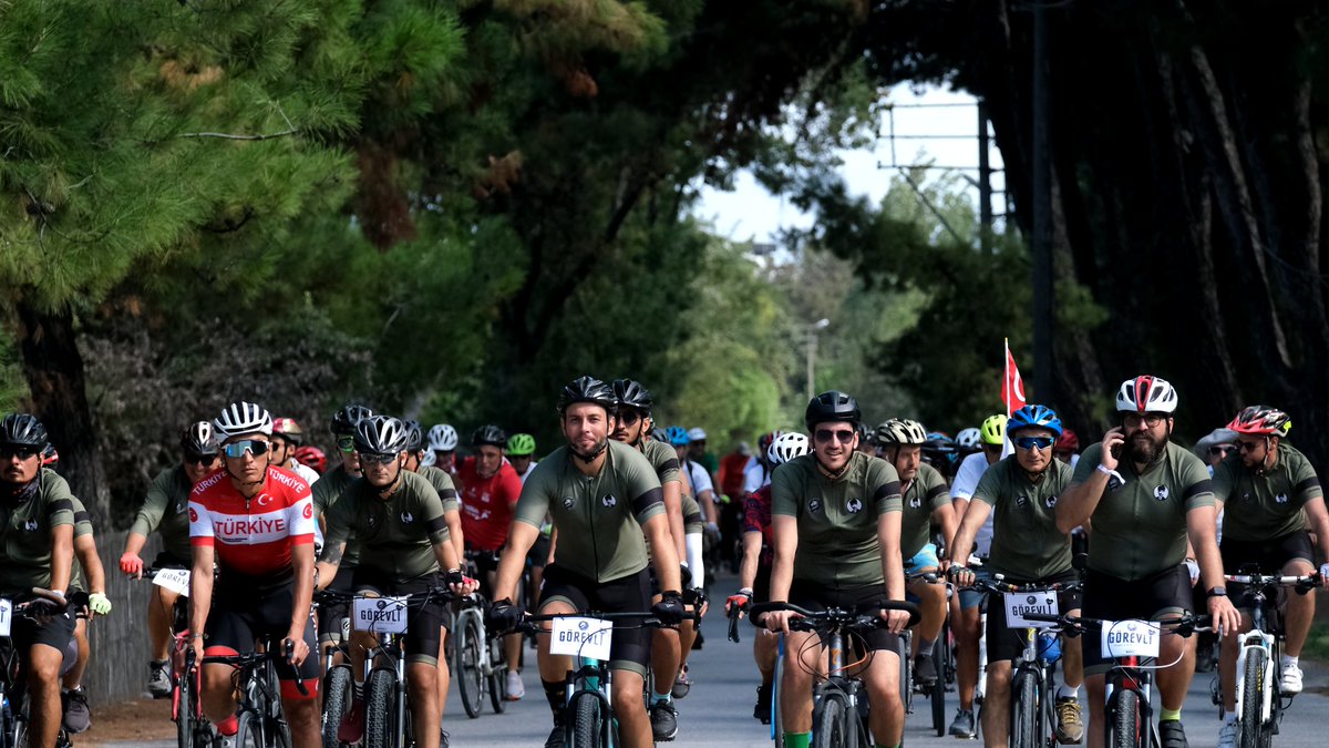 undpturkiye's tweet photo. 🚴‍♂️🌿 Çanakkale Bisiklet Platformu üyeleri, bisiklet tutkularını gönüllülükle birleştiren bir ekip!

Afetlerde destek sağlayan, doğanın korunması için farkındalık yaratma çalışmalarında aktif rol alan ÇABİP gönüllülerinin hikayesi videomuzda!

🎥https://t.co/MQyzRqBQDd

#IVD2024 https://t.co/XHtborYn8h