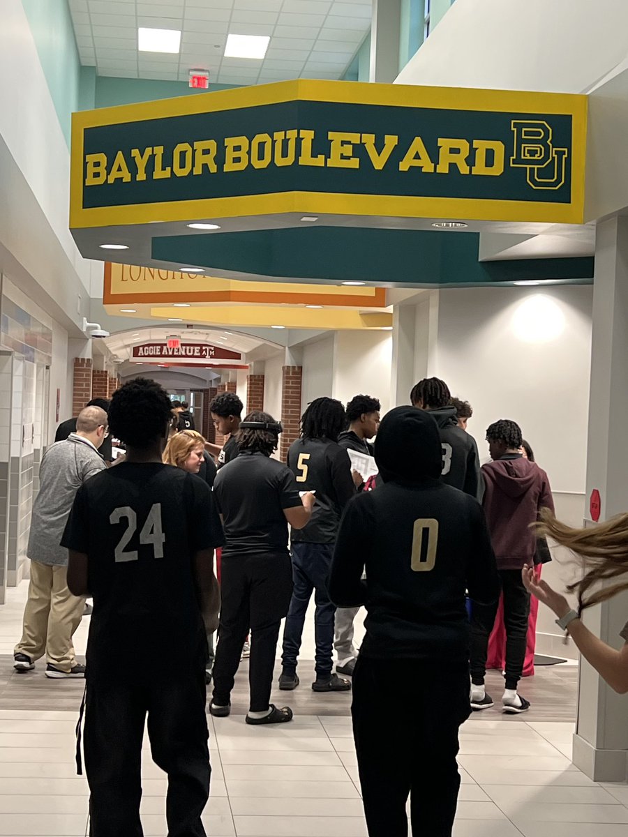 ihoopgogo's tweet photo. Had a great time with my teammates Reading📖, answering questions🙋‍♀️🙋‍♂️, signing autographs📝 and helping Leopards find their rides home🚌🚙 THANK YOU Andre Elementary for having us today‼️
@CyParkHoops @CypressParkHS @CyParkAthletics @CyParkABC2016 https://t.co/fnTr8B1hwk