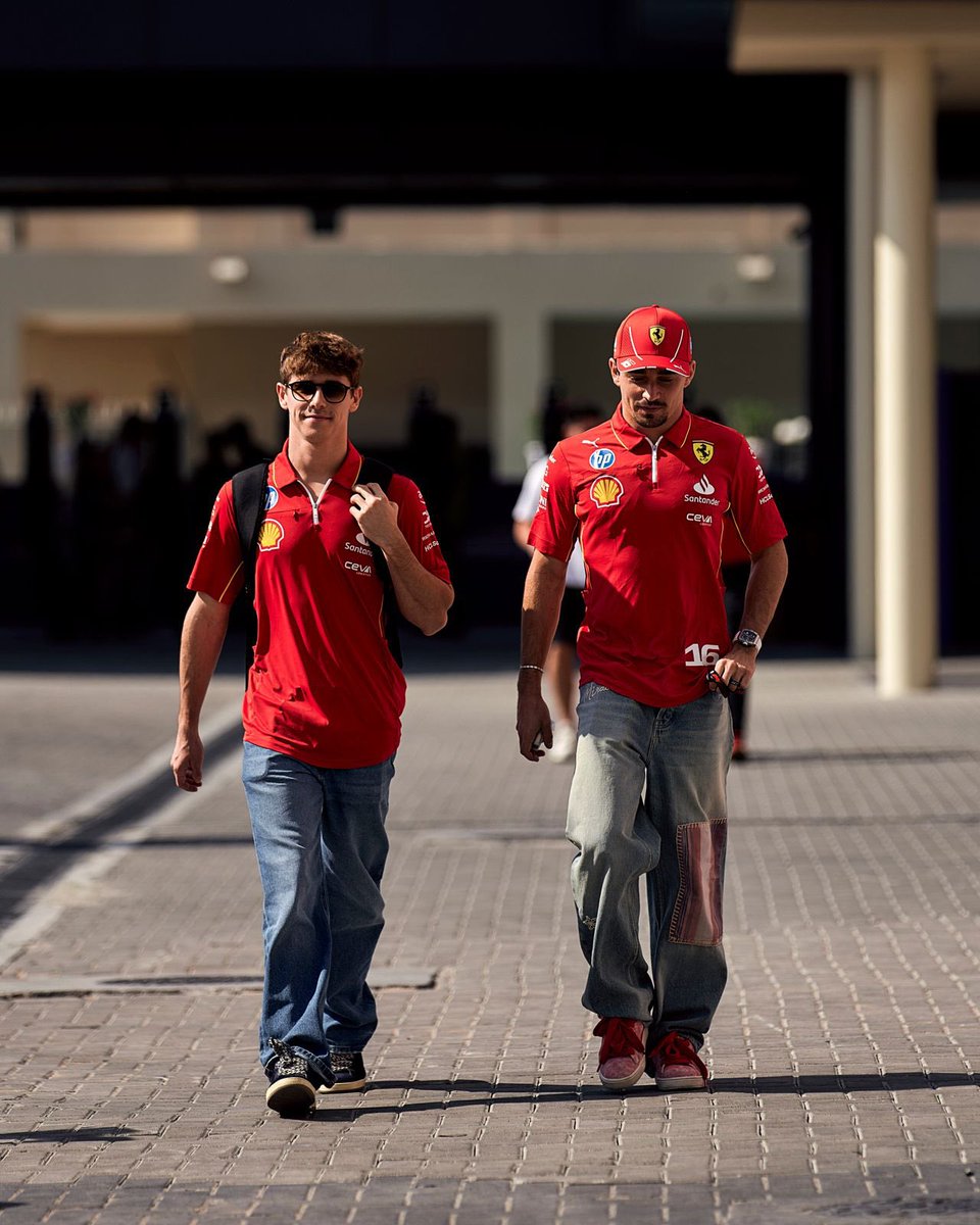popstarmount's tweet photo. russell y verstappen cagandose a trompadas

leclerc: bueno loco acá está el baño acá está tu auto éxitos te amo!!!! https://t.co/PJwvFxM6ja