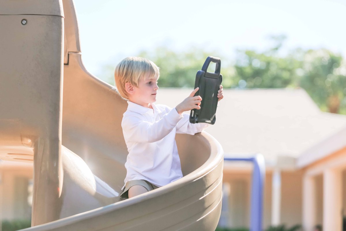 UnityDelray's tweet image. Our Kindergarteners are exploring geometry! 📐 They set off on a scavenger hunt, capturing the shapes of nature through their lenses. 🌿📸 #UnitySchoolFL #GeometryInNature #KindergartenAdventures