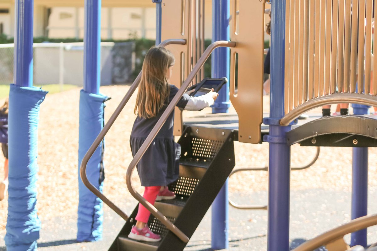UnityDelray's tweet image. Our Kindergarteners are exploring geometry! 📐 They set off on a scavenger hunt, capturing the shapes of nature through their lenses. 🌿📸 #UnitySchoolFL #GeometryInNature #KindergartenAdventures