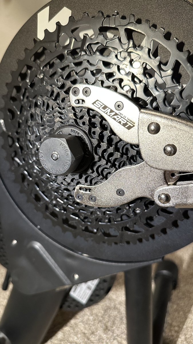 SumartTools's tweet photo. ❗⚠️FREEWHEEL TOOL⚠️❗

Super easy to use with its adjustable jaw, so you can lock the cassette in place without any hassle. Plus, no more dirty hands—how great is that?

#SUMART #BikeTools #EasyMaintenance #CyclingLife #SumartTools https://t.co/AA1DZ36PEC