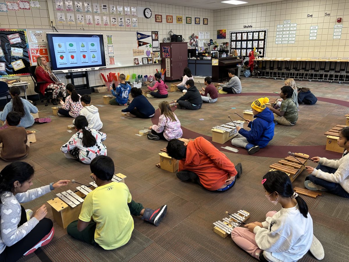 mrsmurphy34's tweet photo. 4th grade musicians at work! Bravo!!! https://t.co/TDa1diJOAw