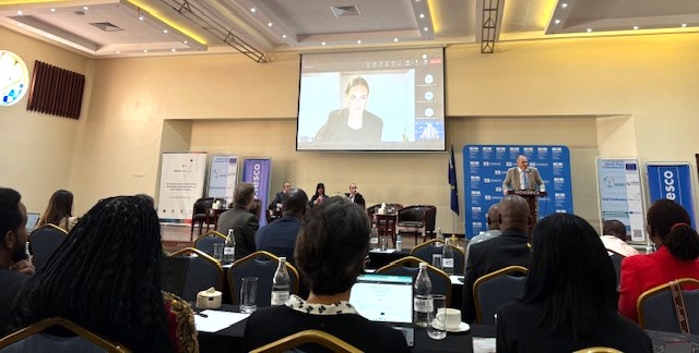 DDisplacement's tweet photo. 🫶Congratulations to #HabitableProject for delivering such important findings! Your conclusions will be extremely useful as we continue - with you and partners - to support States to better protect ppl at risk of or being displaced in the context of #Disasters &amp; #ClimateChange https://t.co/63VW36WMmF