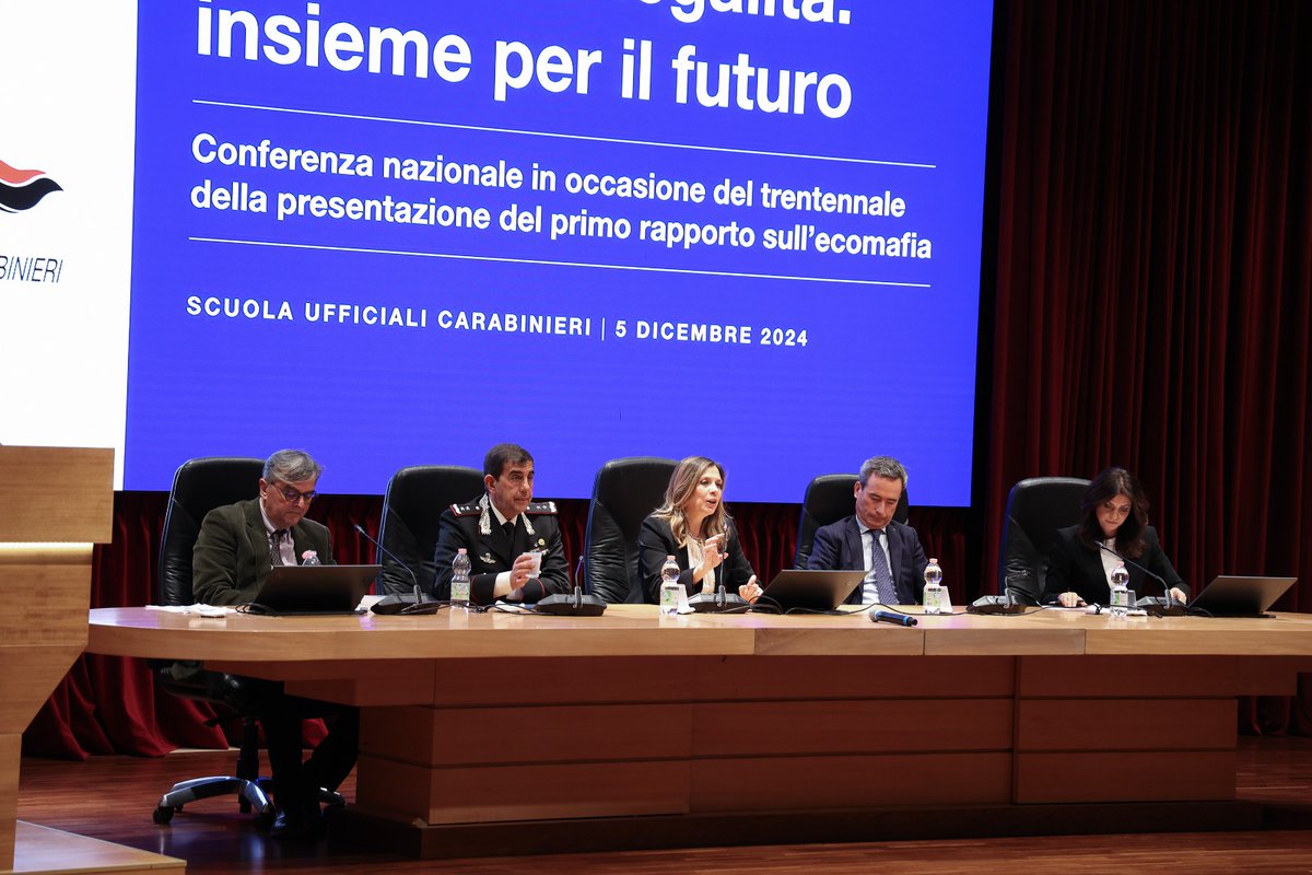 ISPRA_Press's tweet photo. Rapporto #Ecomafia @Legambiente, Direttore Generale ISPRA Siclari: "ISPRA e Agenzie @SNPAmbiente contribuiscono all'applicazione della Legge #Ecoreati con verifiche, controlli e attività di formazione come la nuova Scuola ISPRA di Alta Specializzazione in Discipline Ambientali." https://t.co/TyIhccHoW7