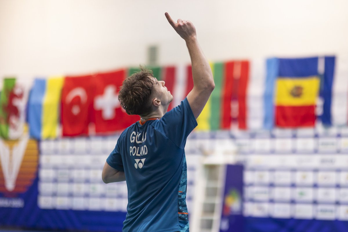 pkolpl's tweet photo. Po 49 minutach gry reprezentant Polski Mateusz Golas został indywidualnym mistrzem Europy juniorów w badmintonie! 🥇 W finale pokonał Arthura Tatranova z Francji wynikiem 21:19, 21:16. To największy sukces w tej kategorii wiekowej, po brązowych medalach singlistów z lat 1999, 2003 i 2022. Dodatkowo w drużynie Polacy sięgnęli po brązowy medal. 

Gratulujemy Mateuszowi oraz całej ekipie @pz_bad 👏

📸 Badminton Spain & Badminton Ibiza