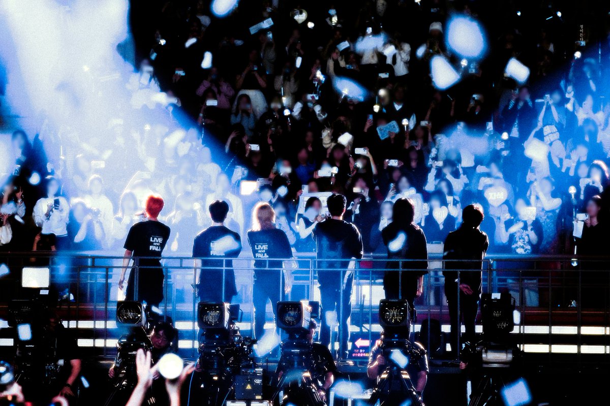 Fallin818's tweet image. 오래오래🩵

#3주년에도_행복하길_저_불꽃에_빌었다 
#Rock_The_3rd_Anniversary