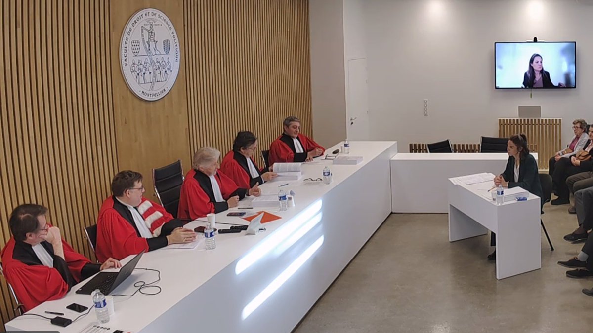 ED_DSP_UM's tweet photo. Ancienne élue doctorante au conseil @ED_DSP_UM, @JadeMeyrieu a soutenu sa thèse "L'impact du numérique sur la démocratie" devant un jury composé des Pr @will_gilles, @henri_oberdorff, @RousseauDomini5, P. Türk, @Sales_Eric_UM &amp; @AlexandreViala2 (co-dir).
👏👏👏!
@CERCOP_UMontpel https://t.co/f1H988rZJF
