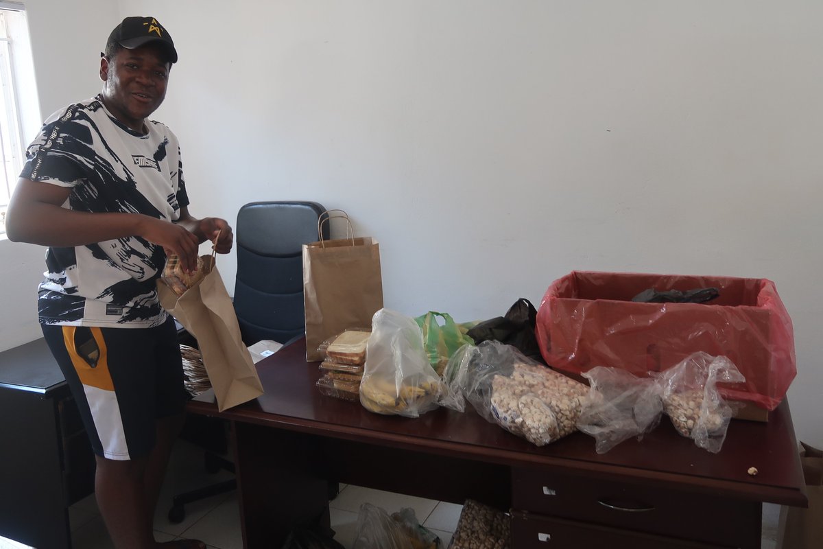 ThruZim's tweet photo. Grateful for our amazing PhD fellows, THRU ZIM staff and volunteers who donated, packed, and delivered healthy meals to 85 individuals (kids and adults) in need today. Your generosity and dedication made a real difference! #FoodRun #PhDFellowsInAction https://t.co/w1hToYhB3T
