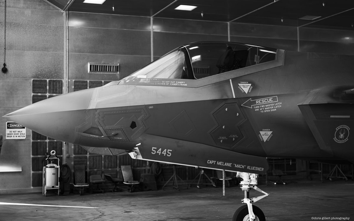 chris_gillert's tweet photo. #f35demoteam #laughlinafb #canonofficial #aviationphotography https://t.co/AYfcDHgZ4y