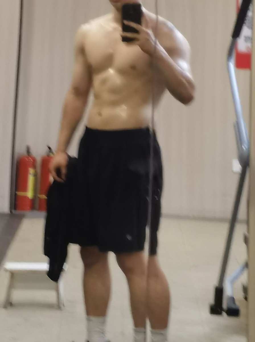 💦💪＃大汗淋漓 #健身房 只要你不喊停 就不会给你喘息的机会……💎🍆