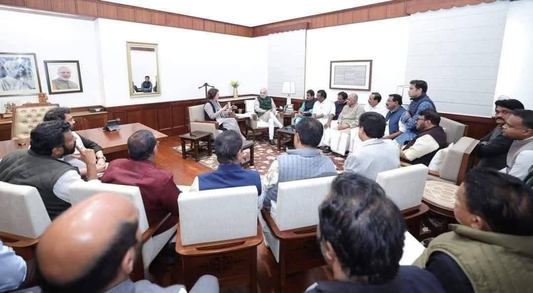MuktadirLaskar3's tweet photo. Wayanad লোকসভা সমষ্টির সাংসদ শ্রীমতি প্রিয়াঙ্কা গান্ধীজি কেরলের সাংসদদের নিয়ে স্বরাষ্ট্রমন্ত্রী অমিত শাহ জির সঙ্গে কেরলের ধ্বসে ক্ষতিগ্রস্ত মানুষকে ত্রাণ ও ক্ষতিপূরণ দেওয়ার বিষয়ে আলোচনা করেন ও একটি স্মারকপত্র প্রদান করেন।
#Congress #follower #RahulGandhi #Wayanad https://t.co/Xn6RlcF5Mq