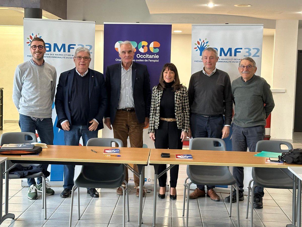✍️ GE WEEK 2024 : Signature de la convention AMF32 x CRGE.
Promouvoir l’emploi mutualisé pour soutenir collectivités &amp; entreprises du Gers ! Merci à tous les élus pour leur partage et leurs retours d'expérience.
#GEWeek2024 #Emploi #Gers