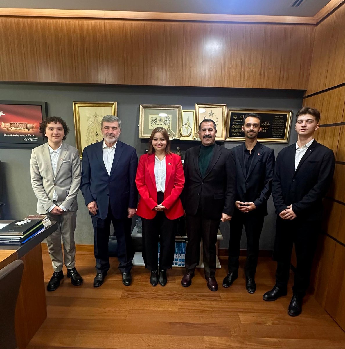 cemil_yaman's tweet photo. Kocaeli Üniversitesi, Siyasal Bilgiler Kulübü ve Senin Sesin Gençlik Platformu'nun kıymetli üyelerine nazik ziyaretlerinden dolayı çok teşekkür ediyorum. 

#AKPARTİ #TBMM #KOCAELİ #ANKARA https://t.co/ygztyxYr2N