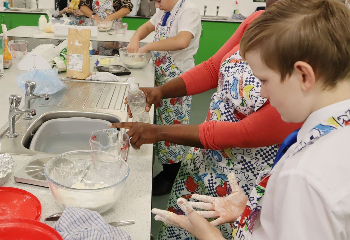 HalewoodAcademy's tweet photo. Year 7, you have been busy making savoury scones, showing your ability to work independently and engaging in class, well done! Keep up the good work, consistency is the key to success, show up to school and follow our RACER values.
#ReadytoLearn #LearningtoBake #Excellence https://t.co/EggEsnX5FP