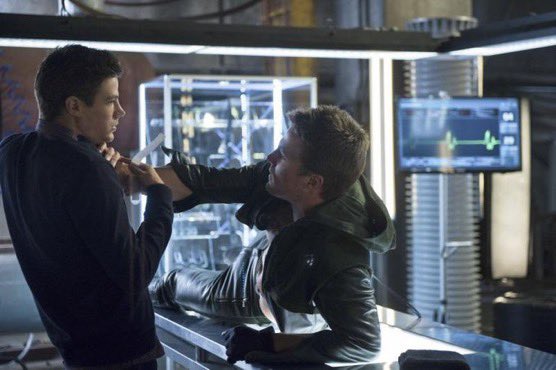 PreviouslySerie's tweet photo. #TheFlash⚡️

⚠️ATENCIÓN⚠️

HOY hace 11 años que Barry Allen llegaba a Starling City, en el capítulo 2x08 de #Arrow. 

Hace 11 años Grant Gustin nos volvió a enamorar y ya nunca volvimos a ver a otro actor que interprete a Flash de mejor manera🤩 https://t.co/aBDFB9vgAK