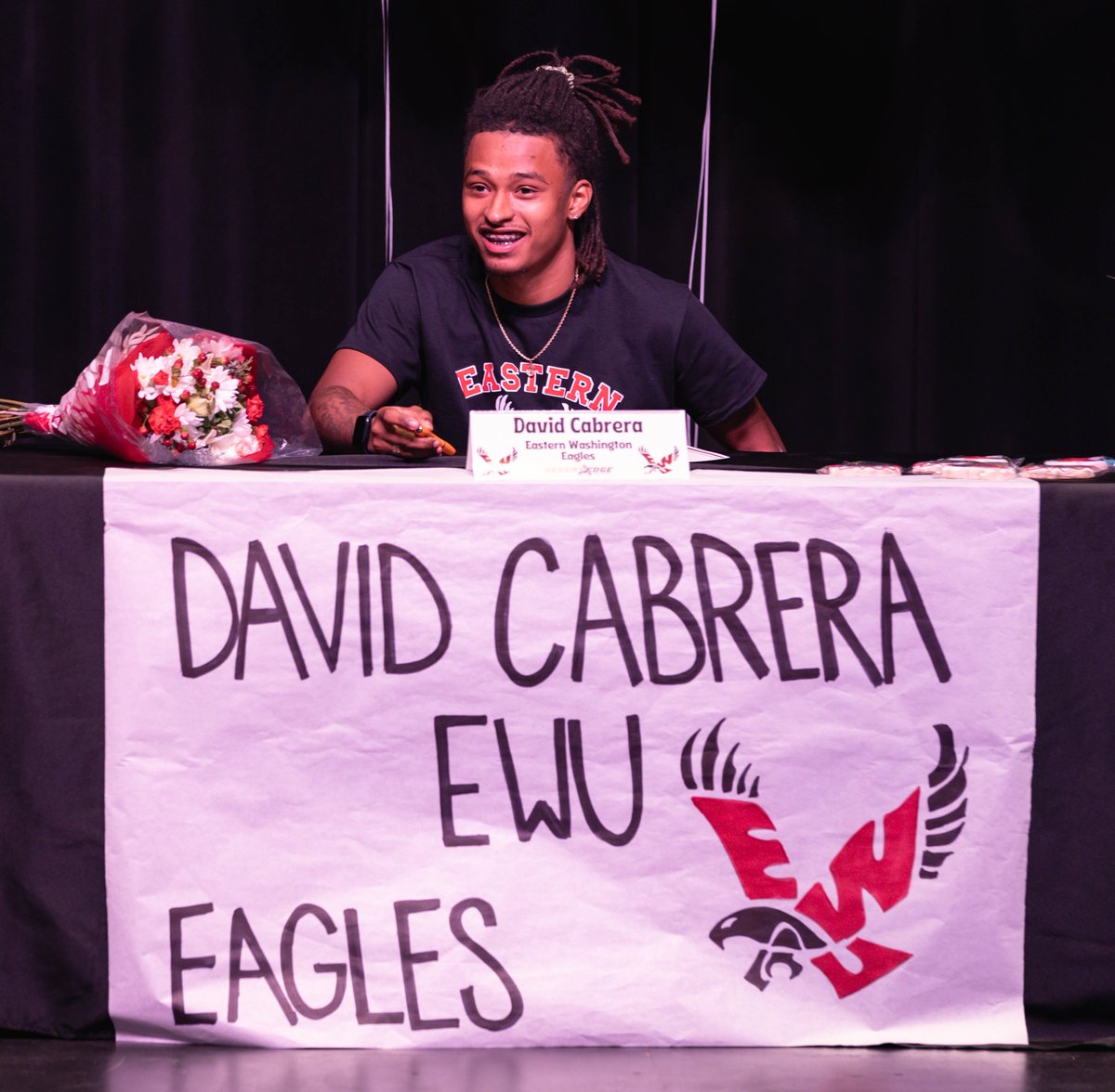 Desert Edge Football (@dedgefootball) on Twitter photo Congratulations to our 3 early signees!
<a href="/JamarBealGoines/">Jamar Beal-Goines</a> ➡️ <a href="/AggieFootball/">Texas A&M Football</a>
<a href="/JerryWashin414/">Jerry Washington</a> ➡️ <a href="/AztecFB/">San Diego State Football</a>
<a href="/David_Cabrera12/">David Cabrera</a> ➡️ <a href="/EWUFootball/">EWU Football 🏈</a>
We are incredibly proud! Congratulations to our 3 early signees!
<a href="/JamarBealGoines/">Jamar Beal-Goines</a> ➡️ <a href="/AggieFootball/">Texas A&M Football</a>
<a href="/JerryWashin414/">Jerry Washington</a> ➡️ <a href="/AztecFB/">San Diego State Football</a>
<a href="/David_Cabrera12/">David Cabrera</a> ➡️ <a href="/EWUFootball/">EWU Football 🏈</a>
We are incredibly proud!