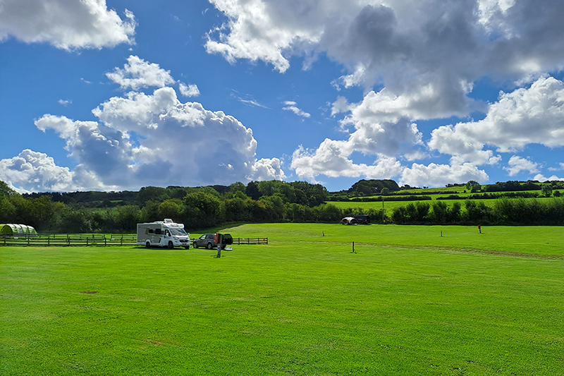 Premier Parks tweet media