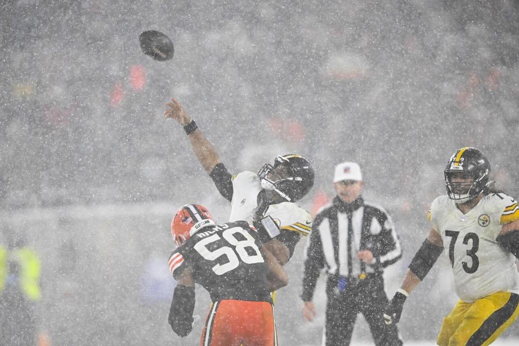 tha_buffalo's tweet photo. This week the #Browns record doesn’t matter

You’ll get a dawg fight 
You’ll get their best game 
You’ll get hit so hard it’ll feel personal

If they sweep Pittsburgh for the first time in 35 years, this season can be redeemed

Get amped its Steelers week
#Browns #Dawgpound https://t.co/kBiHREE73n