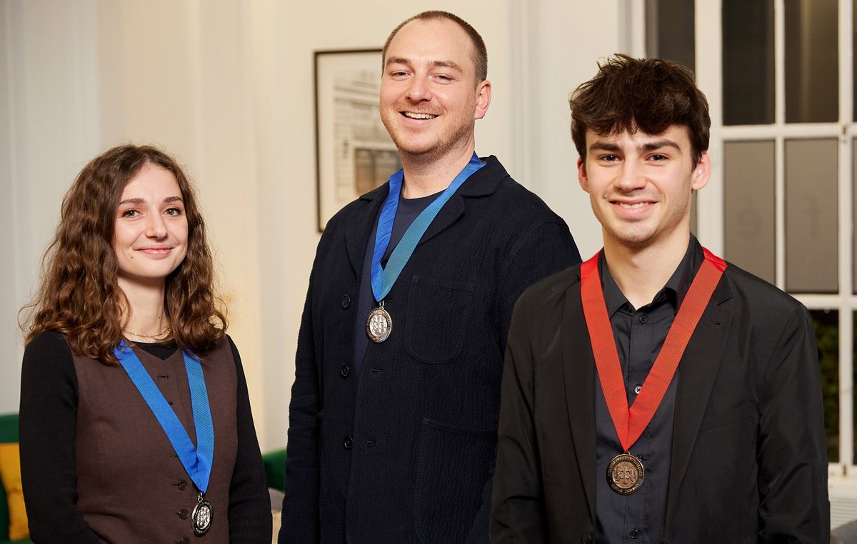 🏅 Designs for a forested new town on the site of HS2, an almshouse for former carers, and a dissertation about historic spatial restrictions on women have all won 2024 #RIBAPresidentsMedals for the world's best architecture student work: ow.ly/WgGZ50UlFak