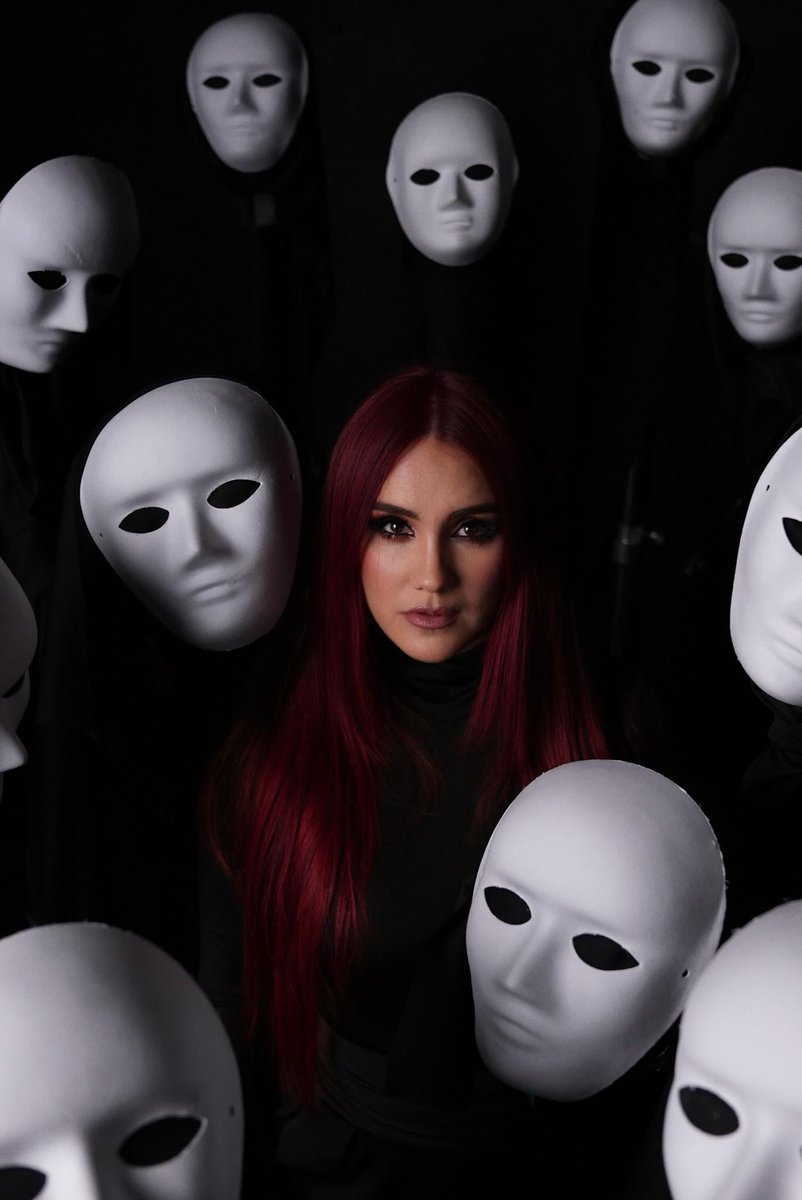 DulceMaria's tweet photo. Guerreros!! Falta una hora ! Para que salga el video de #Ojalá Ft @JavierBeret están listos ???🥹🥹🙌🏼🙌🏼🙌🏼https://t.co/nlho1ceTLM https://t.co/pJiCGt2itk