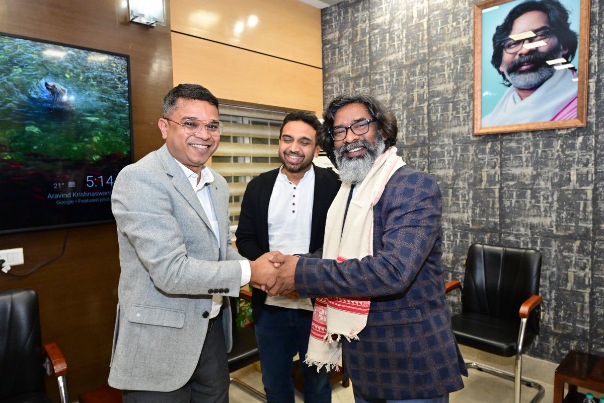 माननीय मुख्यमंत्री महोदय <a href="/HemantSorenJMM/">Hemant Soren</a> जी, जिस प्रकार का जोश और जज़्बा आम जानता में आपके प्रति देखने को मिल रहा है, वह अभूतपूर्व है। 
इतना विश्वास, इतनी आशा, और समग्रता से लोग आपको सहयोग के लिए तत्पर नज़र आ रहे हैं-“माटी के बेटे” पर बेहद गर्व हो रहा है। 
आने वाले सौ दिनों में