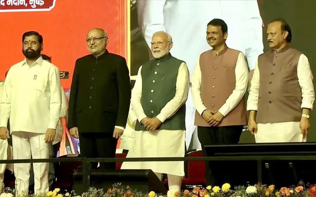 palvivek02's tweet photo. श्री Devendra Fadnavis जी को महाराष्ट्र के मुख्यमंत्री पद की शपथ ग्रहण करने पर और श्री Eknath Shinde - एकनाथ संभाजी शिंदे जी एवं श्री Ajit Pawar  जी को उपमुख्यमंत्री पद की शपथ ग्रहण करने पर हार्दिक शुभकामनाएँ। https://t.co/mT9ueiD2n0