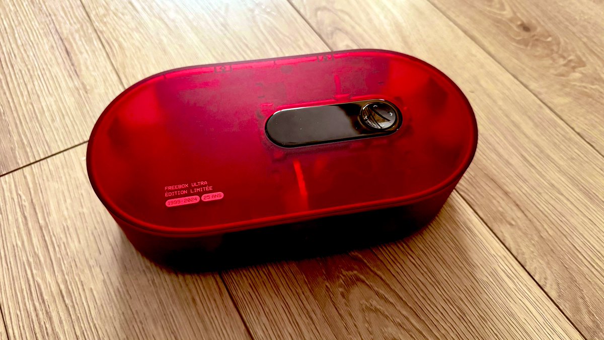 SnakeX's tweet image. Réception du jour ❤️ #Freebox #FreeboxUltra #Free