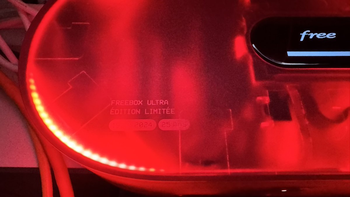 SnakeX's tweet image. Réception du jour ❤️ #Freebox #FreeboxUltra #Free