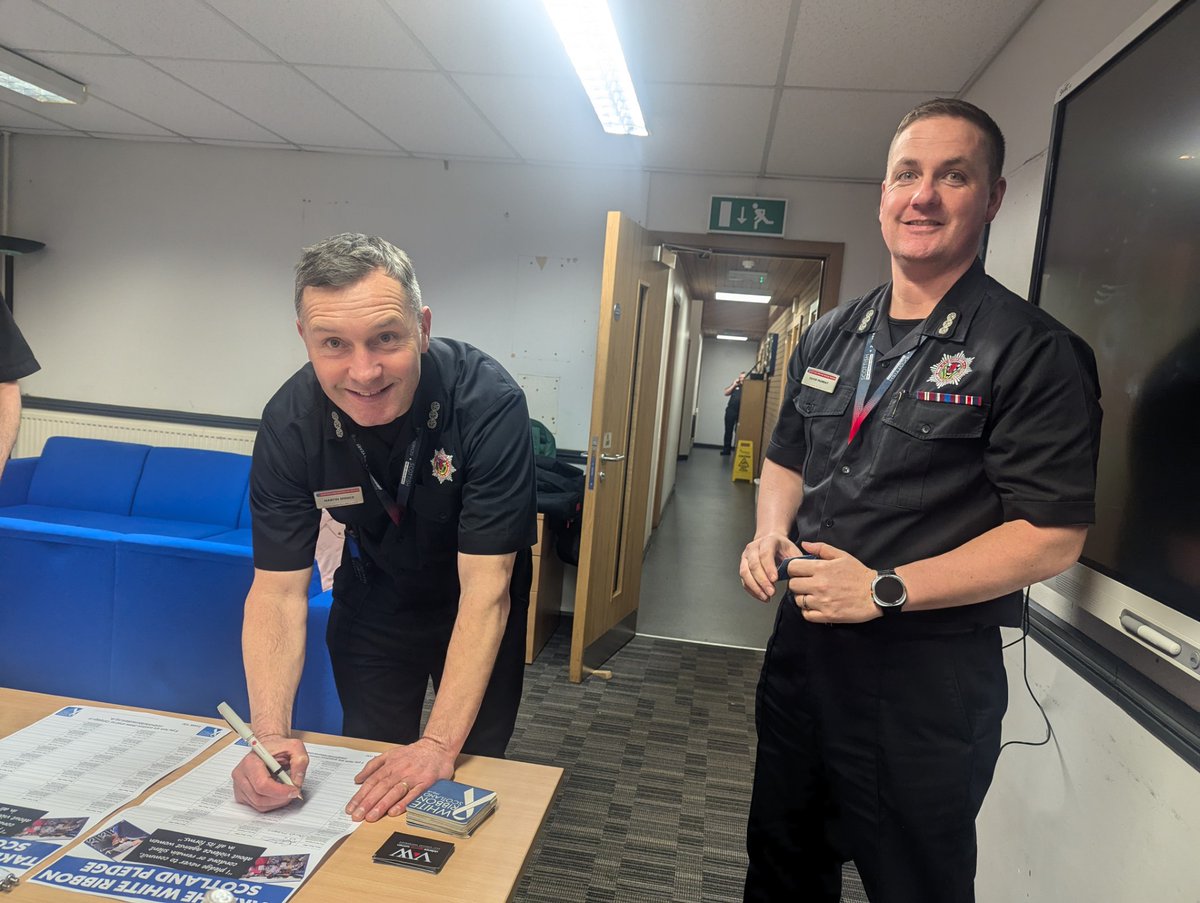 Today our Violence Against Women Partnership and SL33 were at Kilmarnock Fire Station for another White Ribbon pledge signing. 🎗

Learn more and make your own pledge at whiteribbonscotland.org.uk or in person tomorrow at EA Community Hospital - we'll be there from 9:30am! 🙋🏽‍♀️