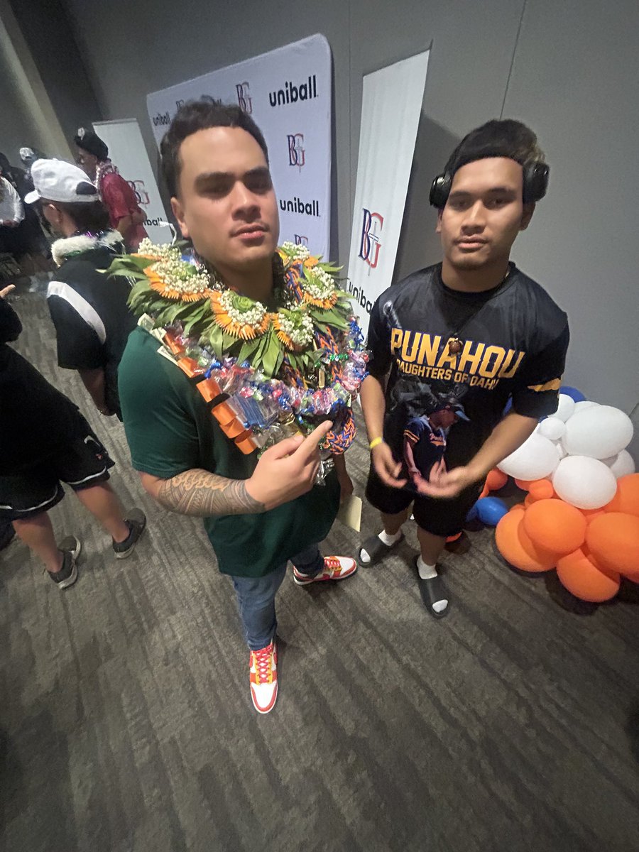 Taleni “Juju” Liua Jr (@taleniliua) on Twitter photo Congrats to all the boys who signed yesterday, you guys definitely deserved it. This is only the beginning for your guys journey, go be great at the next level! Love you boys! 🖤
<a href="/Eliah_Logo58/">Eliah Falefia Logo</a> <a href="/JEREMIAH_IOANE/">Jeremiah Ioane</a> <a href="/skylerjackson06/">Skyler Jackson⭐️</a> <a href="/AlofaituliSj/">‘SJ’ Seuseu Alofaituli</a> Congrats to all the boys who signed yesterday, you guys definitely deserved it. This is only the beginning for your guys journey, go be great at the next level! Love you boys! 🖤
<a href="/Eliah_Logo58/">Eliah Falefia Logo</a> <a href="/JEREMIAH_IOANE/">Jeremiah Ioane</a> <a href="/skylerjackson06/">Skyler Jackson⭐️</a> <a href="/AlofaituliSj/">‘SJ’ Seuseu Alofaituli</a>