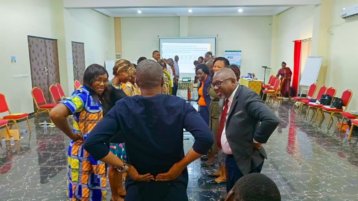 Canada Côte d'Ivoire (@ambcanci) on Twitter photo ♂️🔁♀️#16jours La #MasculinitéPositive: c'est quoi et pourquoi?
Notre partenaire <a href="/SOCODEVI/">SOCODEVI</a>🇨🇦 et leur projet #IFCC🇨🇮 ont renforcé les connaissances et compétences sur le sujet de ses partenaires publics, dont <a href="/ANADER_CI/">Agence Nationale d'Appui au Développement Rural</a>, <a href="/EducationCI/">Ministère Education Nationale ET,FP Côte d'Ivoire</a>, <a href="/MinistereEnfant/">Ministère de la Femme,de la Famille et de l'Enfant</a> et le MÉMin Agri & Dév rural ♂️🔁♀️#16jours La #MasculinitéPositive: c'est quoi et pourquoi?
Notre partenaire <a href="/SOCODEVI/">SOCODEVI</a>🇨🇦 et leur projet #IFCC🇨🇮 ont renforcé les connaissances et compétences sur le sujet de ses partenaires publics, dont <a href="/ANADER_CI/">Agence Nationale d'Appui au Développement Rural</a>, <a href="/EducationCI/">Ministère Education Nationale ET,FP Côte d'Ivoire</a>, <a href="/MinistereEnfant/">Ministère de la Femme,de la Famille et de l'Enfant</a> et le MÉMin Agri & Dév rural