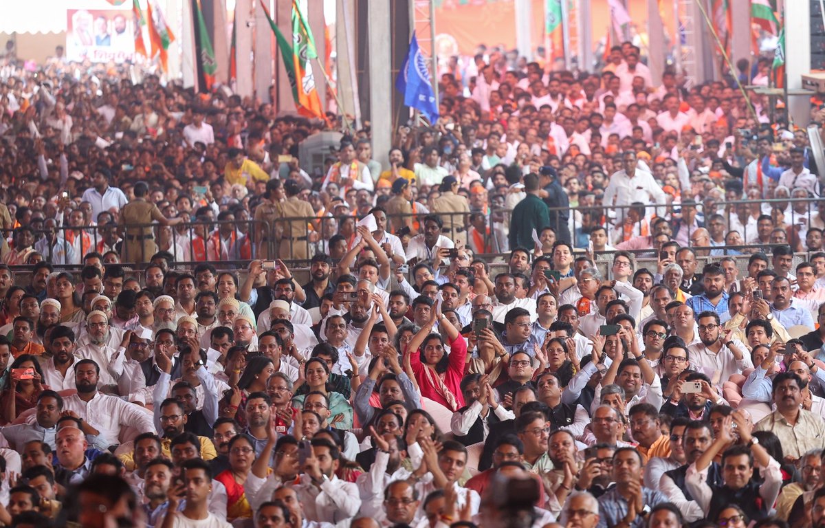 DevaTheInfraMan's tweet image. महाराष्ट्राच्या वेगवान विकासाचा पुनश्च शुभारंभ 🙏

#DevaBhauReturns #maharashtra #BJP #narendramodi