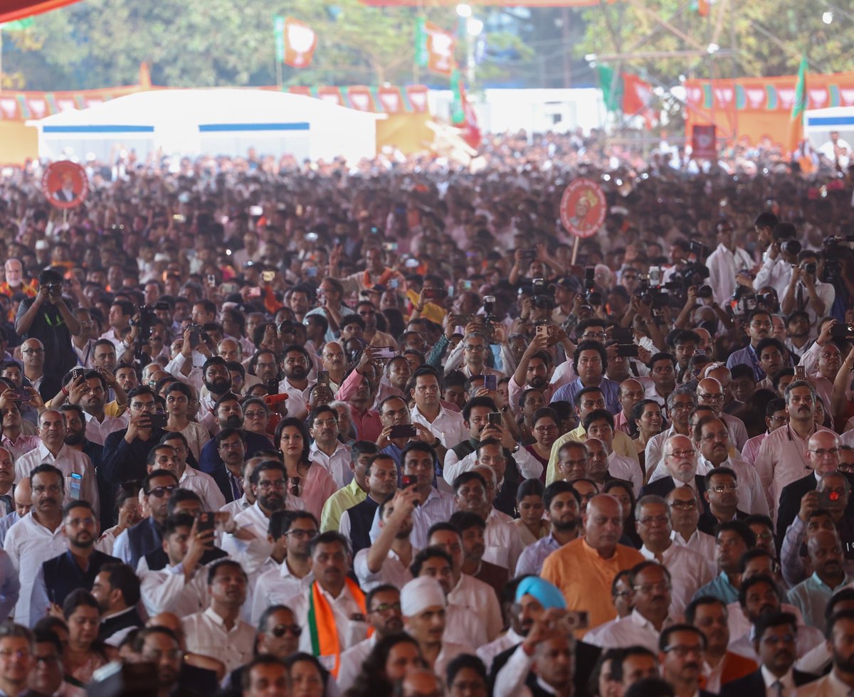 DevaTheInfraMan's tweet image. महाराष्ट्राच्या वेगवान विकासाचा पुनश्च शुभारंभ 🙏

#DevaBhauReturns #maharashtra #BJP #narendramodi