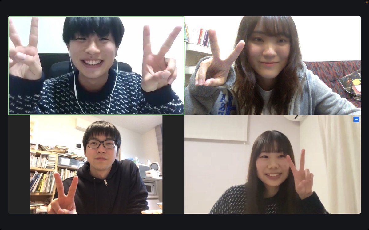 MTG終わりました！！

春先の出店に向けて話し合いを進めているところです🌸

よく見ると同じ服が2人…??
たまたま同じ服を持っていたみたいです😂