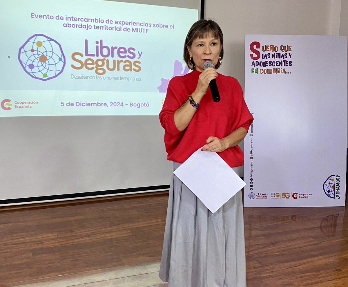 UNFPAColombia's tweet photo. #Ahora, nuestra Rep. Auxiliar, @malurubio12, da apertura al evento de cierre del proyecto #LibresYSeguras que pusimos en marcha en Arauca, Quibdó, Popayán y San José del Guaviare, con el apoyo de @AECIDColombia, para contribuir a la erradicación de los matrimonios infantiles y las uniones tempranas y forzadas. 

En el espacio participan organizaciones sociales de los 4 municipios, las cuales están transformando sus territorios y contribuyendo en la prevención de estas prácticas nocivas, a través de sus iniciativas de innovación social, creadas e implementadas en el marco de nuestra Escuela de Derechos.