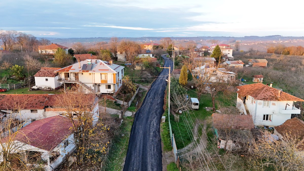 Sarıahmetler Mahallemizin Osmanlı Caddesi güzergahında başlattığımız sıcak asfalt serimi çalışmamızı tamamladık.

Hemşehrilerimize hayırlı olsun.