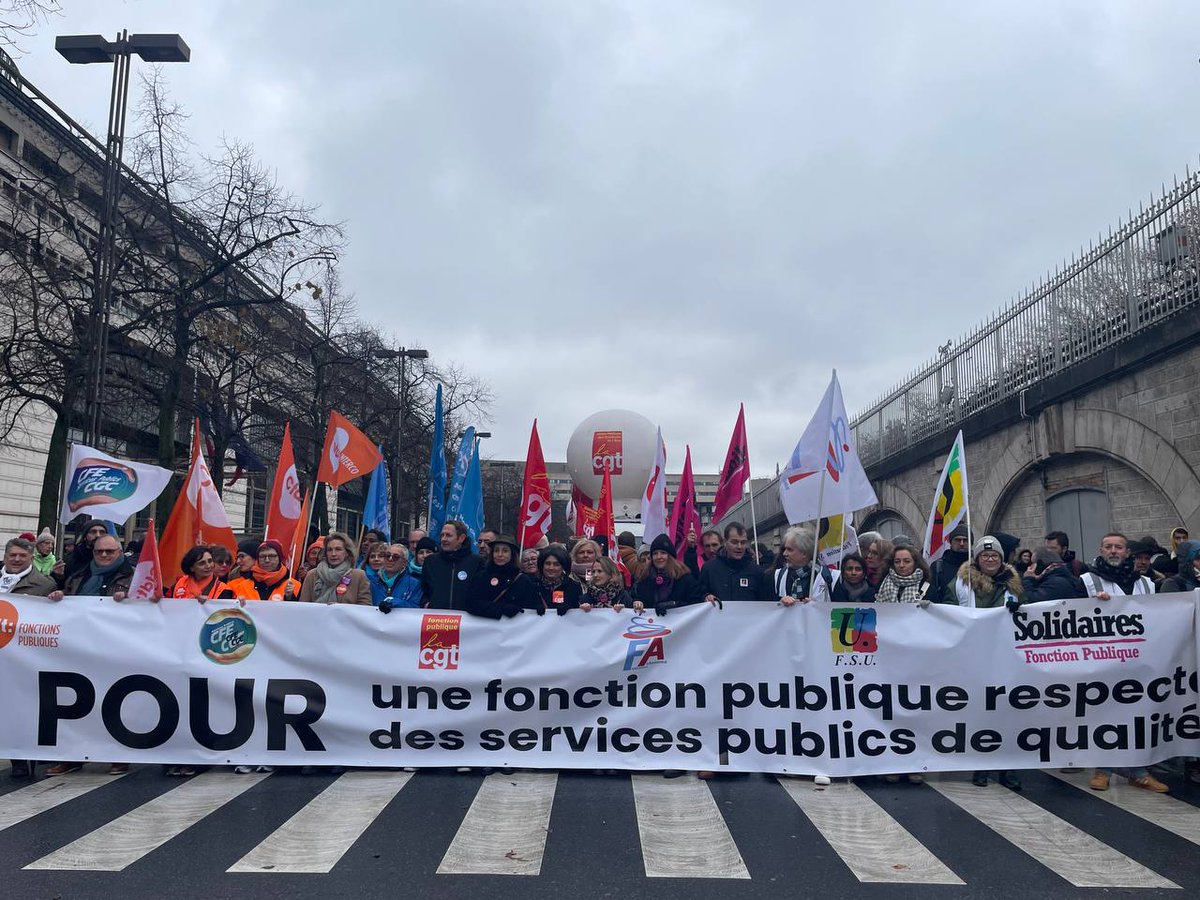 ✊ Plus de 200 000 personnes mobilisées partout en France aujourd'hui pour la défense des services publics !