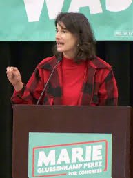 davidaxelrod's tweet photo. I don't often say this but you really should listen to the #AxeFiles conversation I had this week. I sat down w/Rep. Marie Gluesenkamp Perez (@MGPforCongress), a WA Dem who won re-election in a district Trump's carried 3X. Great story & LOTS of wisdom!
https://t.co/XODgF6sXnh https://t.co/huCtZwO0pN