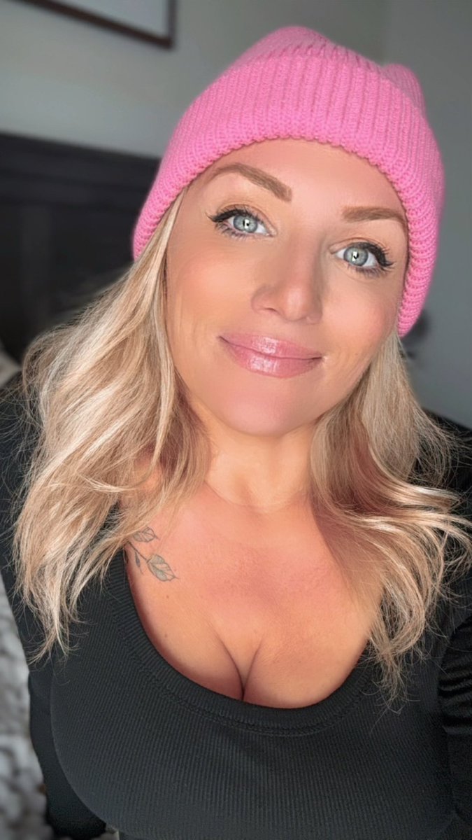 Emily ™ tweet media