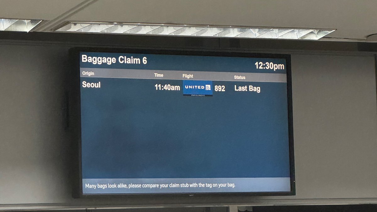 bhaveshraheja's tweet photo. Dear @united , it can’t be last bag and my bag being exactly where it is for the last 30 min. Which one is true? https://t.co/8lOB90GdjO