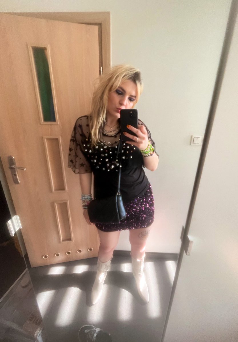 mxzpartyprogram's tweet image. mirror selfie wrapped 2024 🪩