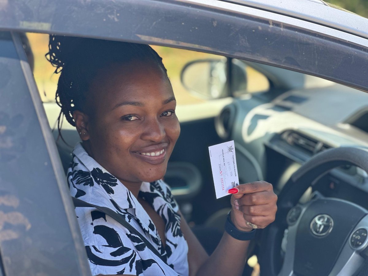 zinaraZW's tweet photo. We brought smiles to our customers' faces at Lothian Tollgate today! 
Big thank you to  @CABSZimbabwe for the partnership. Parents enjoyed free passes &amp; amazing goodies on their way back from picking up the kids. 
 #PartnersForProgress #CustomerAppreciation
#HappyHourPromotion https://t.co/JBR4uKa2Gj